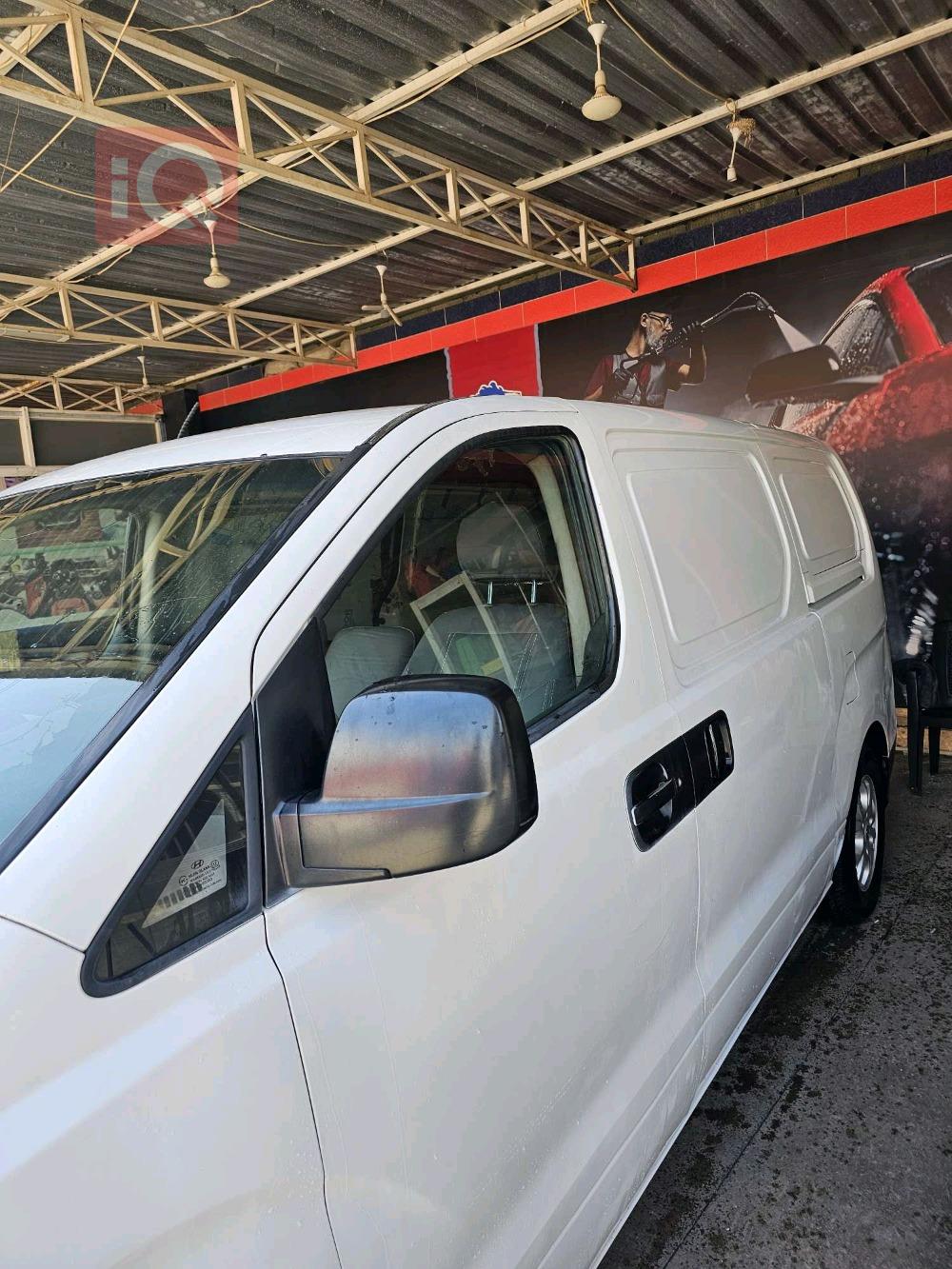 Hyundai H-1